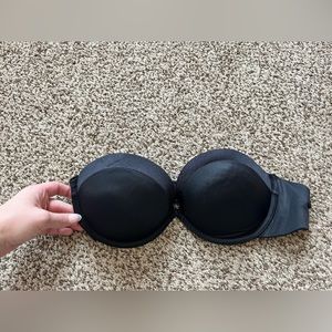 Black strapless bra